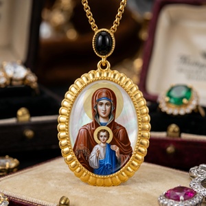 Icono Religioso Ortodoxo de Kazán, Cristo el Maestro y la Virgen, Colgante de Concha de Perla, Pintado a Mano, Estilo Bizantino - Product Image 1