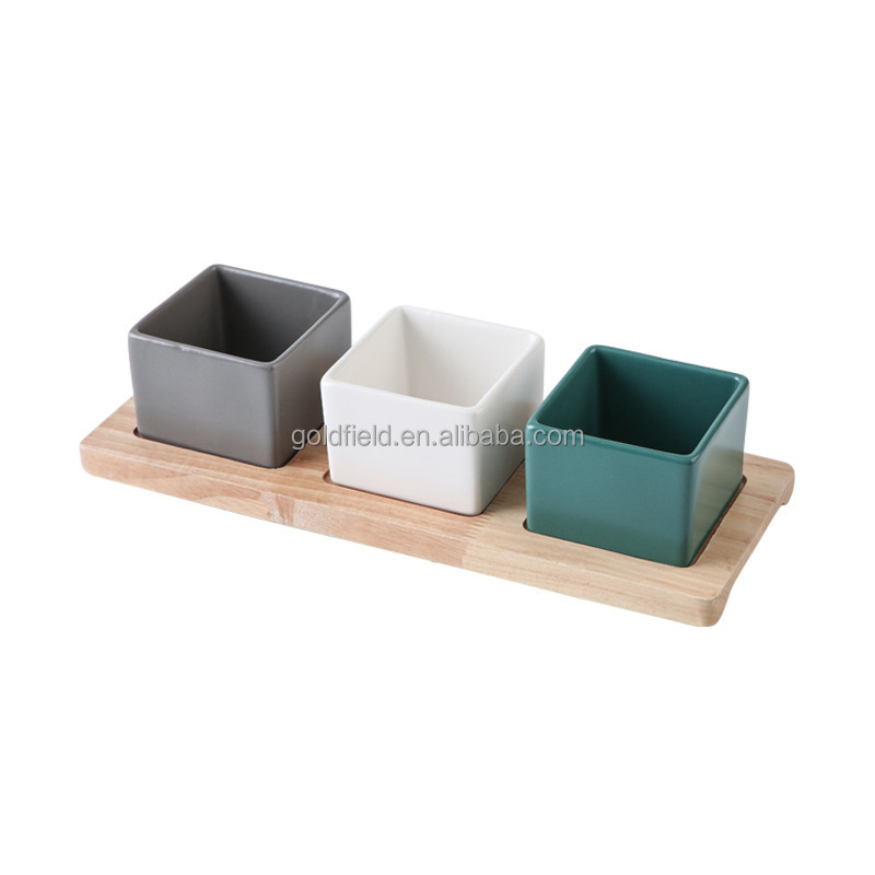 Vassoio in legno + 3 piatti grigi