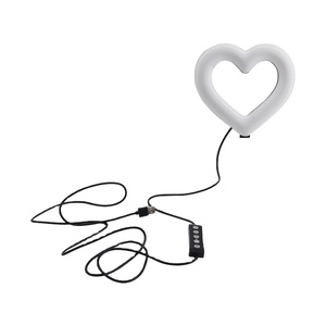 Luz de Escritorio Portátil con Clip en Forma de Corazón de 6 Pulgadas, Luz para Selfies, Tres Modos, Mini Anillo de Luz LED RGB en Forma de Corazón - Product Image 5