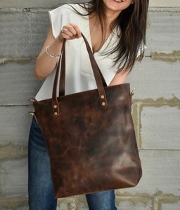 Sac fourre-tout en cuir de qualité supérieure avec compartiment pour ordinateur portable et rangement organisé pour femmes professionnelles, disponible au prix d'exportation - Product Image 1