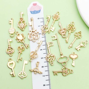Pendentif clé en forme de cœur creux, en alliage de zinc plaqué, taille moyenne, accessoires de bijoux DIY pour projets créatifs - Product Image 2