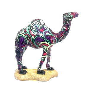 Patung Dekor rumah cat tangan 3D, patung hewan warna-warni Resin berbentuk unta - Product Image 1