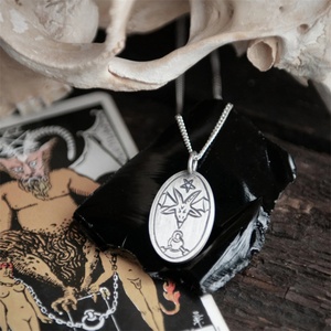 Collier vintage ovale avec pendentif gravé, simple et tendance - Product Image 6