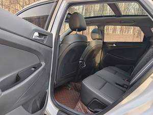 <span class=keywords><strong>Hyundai</strong></span> <span class=keywords><strong>Tucson</strong></span> <span class=keywords><strong>2018</strong></span> 2019 2020 SUV Usado 1.6T Turbo <span class=keywords><strong>Gasolina</strong></span> Automático FWD LHD Interior Oscuro Gran Stock Disponible - Product Image 5