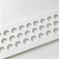 Courroie de collecte d'œufs perforée en PP blanc, perforée à chaud en usine, bande de collecte d'œufs en polypropylène de 105 mm de large pour volailles