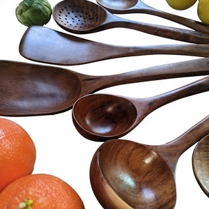 Cuillère en bois sculptée à la main, sans danger pour les aliments, compatible lave-vaisselle et micro-ondes, lavage à la main uniquement, artisanat Khadim - Product Image 1