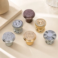 Bouchon de flacon de parfum en alliage de zinc magnétique robuste, personnalisable en usine avec logo en relief ou débossé, fermeture de parfum gravée mat, vente en gros