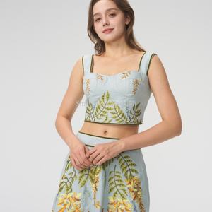 Ensemble deux pièces personnalisé avec logo brodé, haut court et jupe midi, ensemble d'été pour femmes - Product Image 5