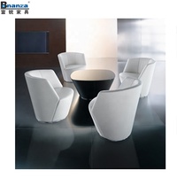Table et chaise de restaurant, disponible en noir ou blanc