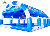 Structure de jeu gonflable rayée bleue et blanche, grand équipement d'amusement extérieur, tente d'événement avec piscine pour le plaisir estival