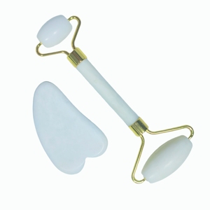 Kit de massage complet en jade Xiuyan blanc avec rouleau double extrémité et plaque Guasha en forme de cœur pour les soins quotidiens du visage et du corps - Product Image 5