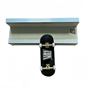 Rampe de planche à roulettes personnalisée <span class=keywords><strong>en</strong></span> <span class=keywords><strong>bois</strong></span> obstacle <span class=keywords><strong>petit</strong></span> doigt pour jeu de table de touche - Product Image 1