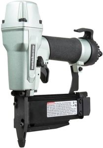 Kit de <span class=keywords><strong>Clavadora</strong></span> Neumática Metabo HPT Pro - <span class=keywords><strong>Clavadora</strong></span> <span class=keywords><strong>para</strong></span> Carpintería, Recorte Fino, Aluminio, Calibre 23, Clavos de 1/2\"-2\", Integrada - Product Image 3