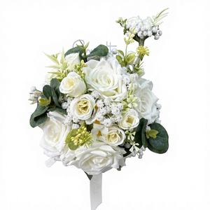 ซุ้มดอกไม้ประดิษฐ์กุหลาบผ้าไหมเนื้อนุ่มสำหรับงานแต่งงาน ดีไซน์ไม่สมมาตรแบบแตกต่างกันกันๆ พร้อมฉากหลังดอกไม้ทรงกลม - Product Image 1