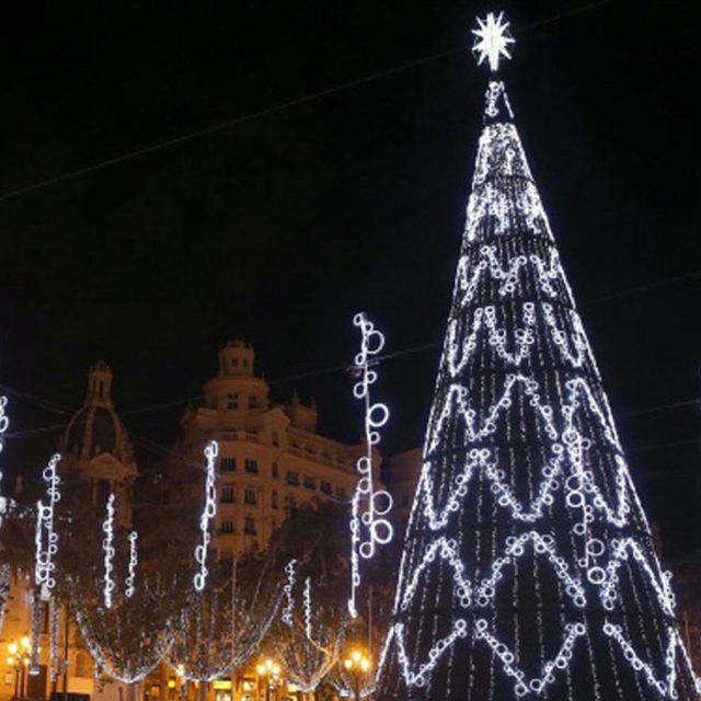 Big Event Pre-Lit Artificial Christmas Tree Available in 6m 10m 12m Sizes Made of PVC and LED Material for Outdoor Decoration