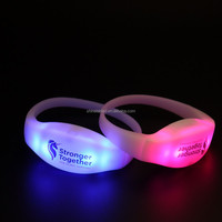 Bracelets en silicone réutilisables avec lumières LED multicolores, idéaux pour les concerts, les festivals et les activités nocturnes