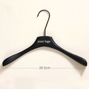 ไม้แขวนเสื้อพลาสติกแบบเต็มความกว้างไหล่ พร้อมโลโก้สั่งทำได้ - Product Image 1