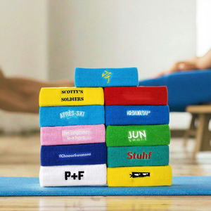 عصابة رأس رياضية مرنة قابلة للتنفس ومضادة للانزلاق مع شعار مخصص، مصنوعة من البوليستر والقطن الرقيق للتمارين الرياضية الصيفية - Product Image 1