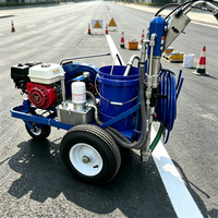 Machine d'extrusion pour marquage routier avec une largeur maximale de 20 cm pour le traçage de lignes sur routes larges et autoroutes