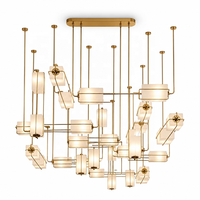 Lustre contemporain Senfey sur mesure avec abat-jour en verre LED, cadre en laiton, hauteur réglable, suspension multiple