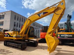 Le système hydraulique est stable et offre une excellente valeur. Excavatrice d'occasion CAT320B CAT320BL CAT320BLC pour les chantiers de construction exigeants. - Product Image 2