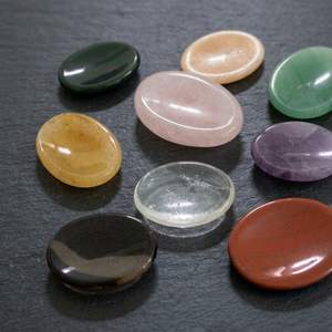 Pierre d'Agate sculptée sur le thème de l'amour, Feng Shui, pierre précieuse de collection du Gujarat - Art à bas prix - Product Image 3