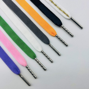 Cordon plat en polyester coloré personnalisé pour pantalon et sweat à capuche avec embout en métal et silicone - Product Image 3