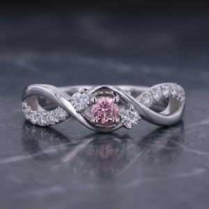 Bague de mariage classique en argent sterling plaqué or avec diamant de laboratoire taille ronde et moissanite - Product Image 1