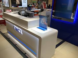 Mostrador de Exhibición de Cosméticos de Moda Personalizado con Luz LED, Muebles de Estudio de Maquillaje con Logotipo, Muebles de Tienda de Cosméticos con Diseño Interior - Product Image 3