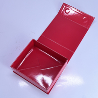 Boîtes en carton de luxe personnalisées avec un design floral plié, emballage de produits cosmétiques rectangulaires recyclables, boîtes rigides en papier rouge