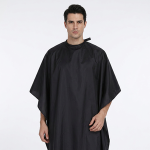 Cape de barbier pour la coupe de cheveux en salon, fabriquée en polyester, durable, jetable, imperméable - Product Image 1