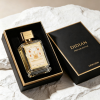 Vente directe d'usine, flacon de parfum en verre de 50 ml (1,7 oz), étiquette en feuille d'or vintage, bouchon carré doré, boîte d'emballage noire, vente en gros