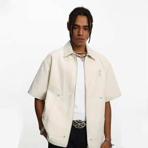 Camisa de Manga Corta para Hombre, Estilo Urbano, Color Sólido, Cuello Camisero, Logotipo Personalizado con Bordado e Impresión, Cierre de Cremallera - Product Image 1