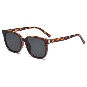Lunettes de soleil rétro à monture complète rectangulaire UV400 unisexe pour adultes, protection solaire - Product Image 1