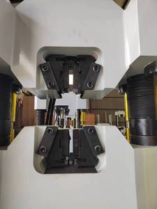 آلة اختبار الشد الهيدروليكية أحادية المسار بقوة 60 طن (600 كيلونيوتن) وفقًا لمعيار ISO 6892-1 - Product Image 3