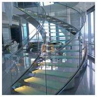 Escalier intérieur élégant à marches courbes, design moderne et rond, adapté aux villas haut de gamme et aux projets de halls commerciaux