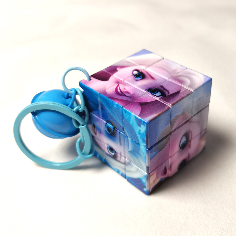Cadena de cuatro secciones con cubo de la Princesa Elsa.