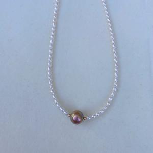 Collar Barroco de Oro de 14K para Mujer, Deslumbrante Perla Natural Grande Plegada de Color Púrpura, Cadena para Clavícula, Diseño Único Arrugado - Product Image 4