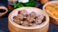 Boulette de viande de soja à base de plantes à haute teneur en protéines Boulette roulée coréenne avec texture croustillante Saveur originale de nourriture de rue durable