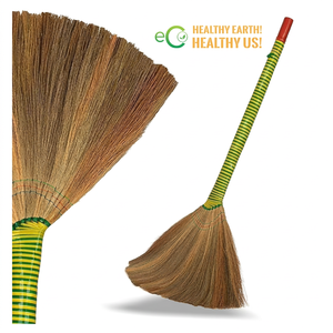 Escoba de Hierba Natural Ecológica y Duradera con Mango de Plástico para Uso en el Hogar y Muebles, para Barrido en Exteriores, Eco2go Vietnam - Product Image 1