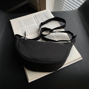 Tùy Chỉnh Nylon Mềm Giản Dị Lưỡi Liềm Mặt Trăng Túi Crossbody Túi Cho Phụ Nữ Hợp Thời Trang Nhỏ Vừa Sling Hobo Vai Chéo Lưỡi Liềm Túi - Product Image 3