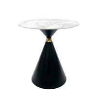 Table de salle à manger contemporaine en pierre frittée noire pour une salle à manger de luxe