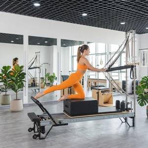 Machine de Pilates Reformer portable et réglable en aluminium blanc LUMINE avec barre de repose-pieds <span class=keywords><strong>pour</strong></span> l'<span class=keywords><strong>exercice</strong></span> corporel - Product Image 1