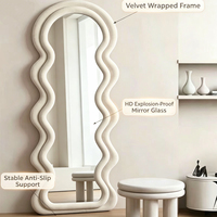 Miroir sur pied anti-basculement en velours blanc crème et rose, forme vague artistique, pleine longueur, pour décoration murale