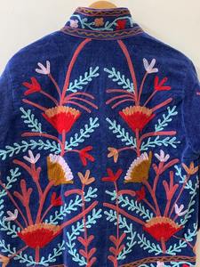 Veste courte en velours Suzani brodée à la main Veste sur mesure en velours à col montant avec riche broderie Veste Suzani en velours - Product Image 5
