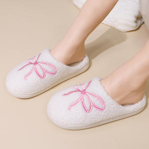 Otoño Invierno interior para zapatillas con lazo borroso Rosa diseño de punta abierta antideslizante estilo de piel cálido y bonito para uso doméstico - Product Image 3