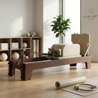 Tmax Roteichen-Holz Pilates Reformer Braunes Mokka-Beige Leder Rotes Walnuss-Pilates Core Bett Reformer Ausrüstung