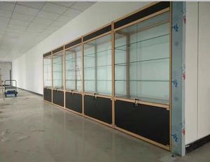 ארון תצוגה מודרני ממתכת עם תאורת לד ומדפי אחסון, ידידותי לסביבה ועומד באופן עצמאי לחנויות ותערוכות - Product Image 4