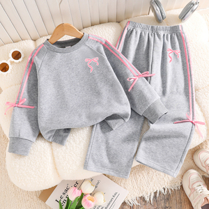 Set 2 Pezzi per Bambina: Felpa Grigia con Fiocco Laterale e Pantaloni a Gamba Dritta, Outfit Casual Personalizzato - Product Image 1