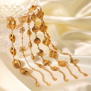 Pulsera <span class=keywords><strong>de</strong></span> Acero Inoxidable con Cierre <span class=keywords><strong>de</strong></span> Mariposa Cuadrada, Gota <span class=keywords><strong>de</strong></span> Agua, Zirconia, Flor y <span class=keywords><strong>Nariz</strong></span> <span class=keywords><strong>de</strong></span> Cerdo, Bañada en Oro <span class=keywords><strong>de</strong></span> 18K - Product Image 2